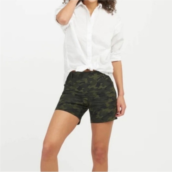 Spanx Sunshine Shorts 6” Green Camo - Picture 5 of 12